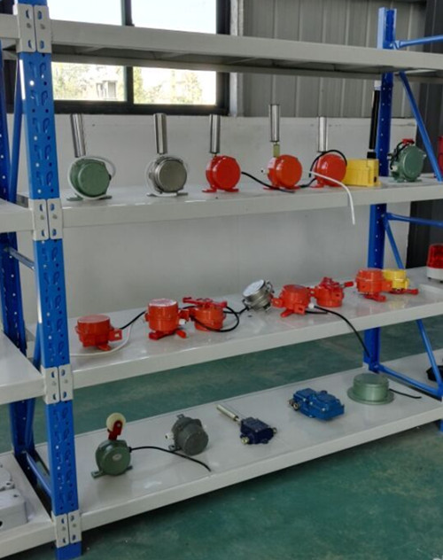 各種皮帶跑偏開關(guān).jpg 各種皮帶跑偏開關(guān).jpg