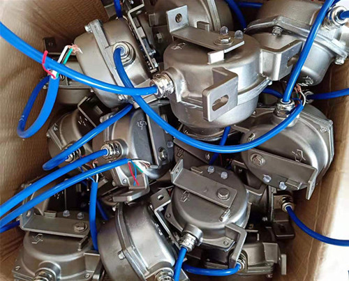 不銹鋼帶燈跑偏開關(guān).jpg 不銹鋼帶燈跑偏開關(guān).jpg